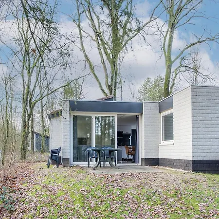 Holiday home Restyled Bungalow With Dishwasher At The Kootwijkerzand